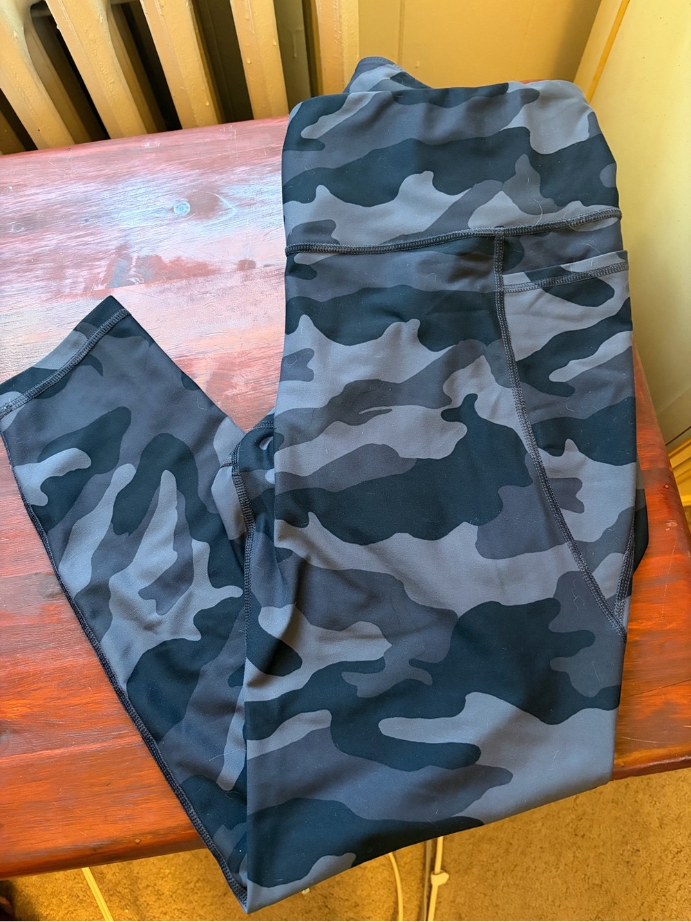 Old Navy Active Camo Print Leggings - Black & Gray
